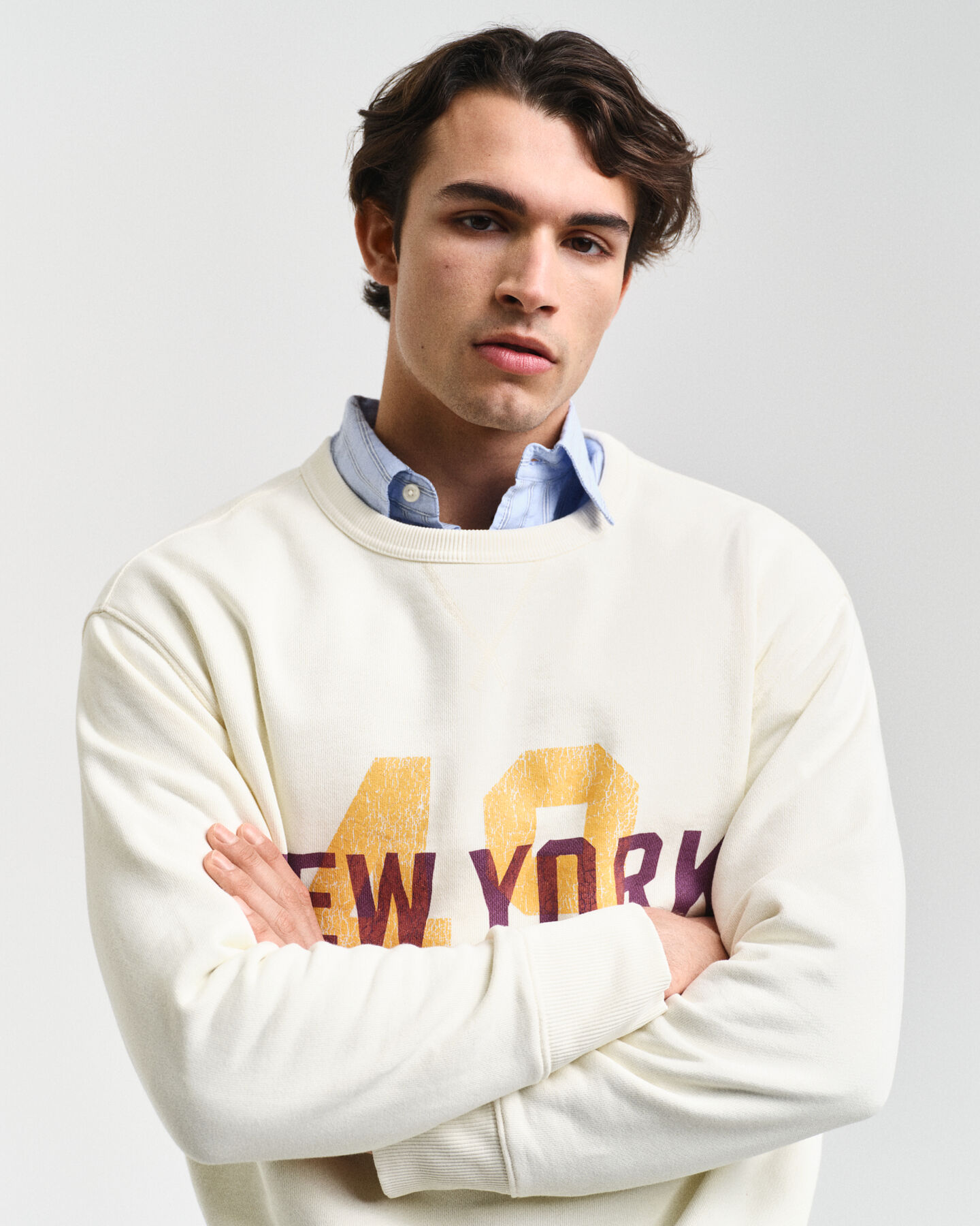 Graphic-collegepaita, pyöreä pääntie