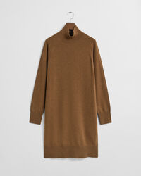 Karitsanvillainen neulemekko