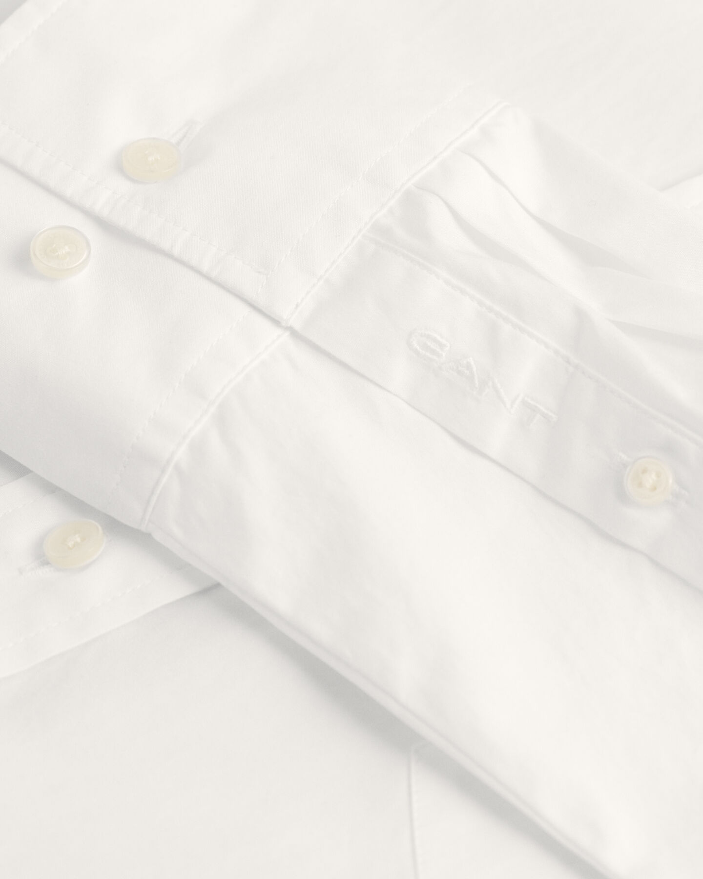 Relaxed fit ‑mitoitettu vajaamittainen paita