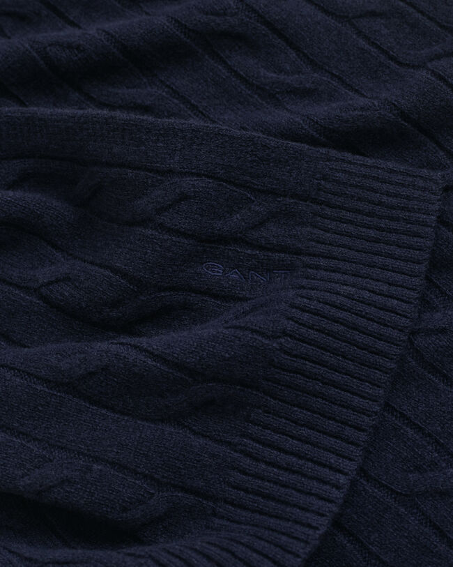 Palmikkoneulottu villahuivi