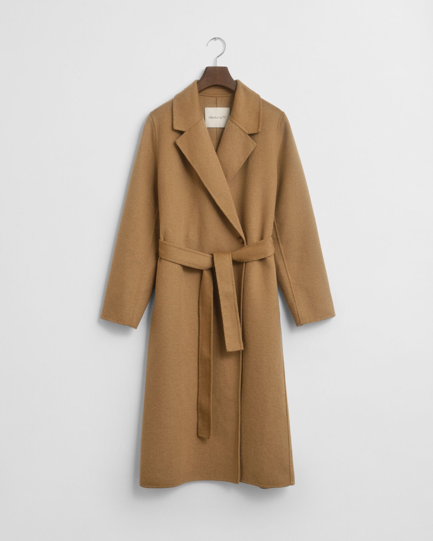 Käsin tikattu takki vyöllä