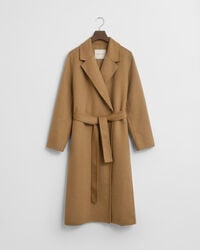 Käsin tikattu takki vyöllä