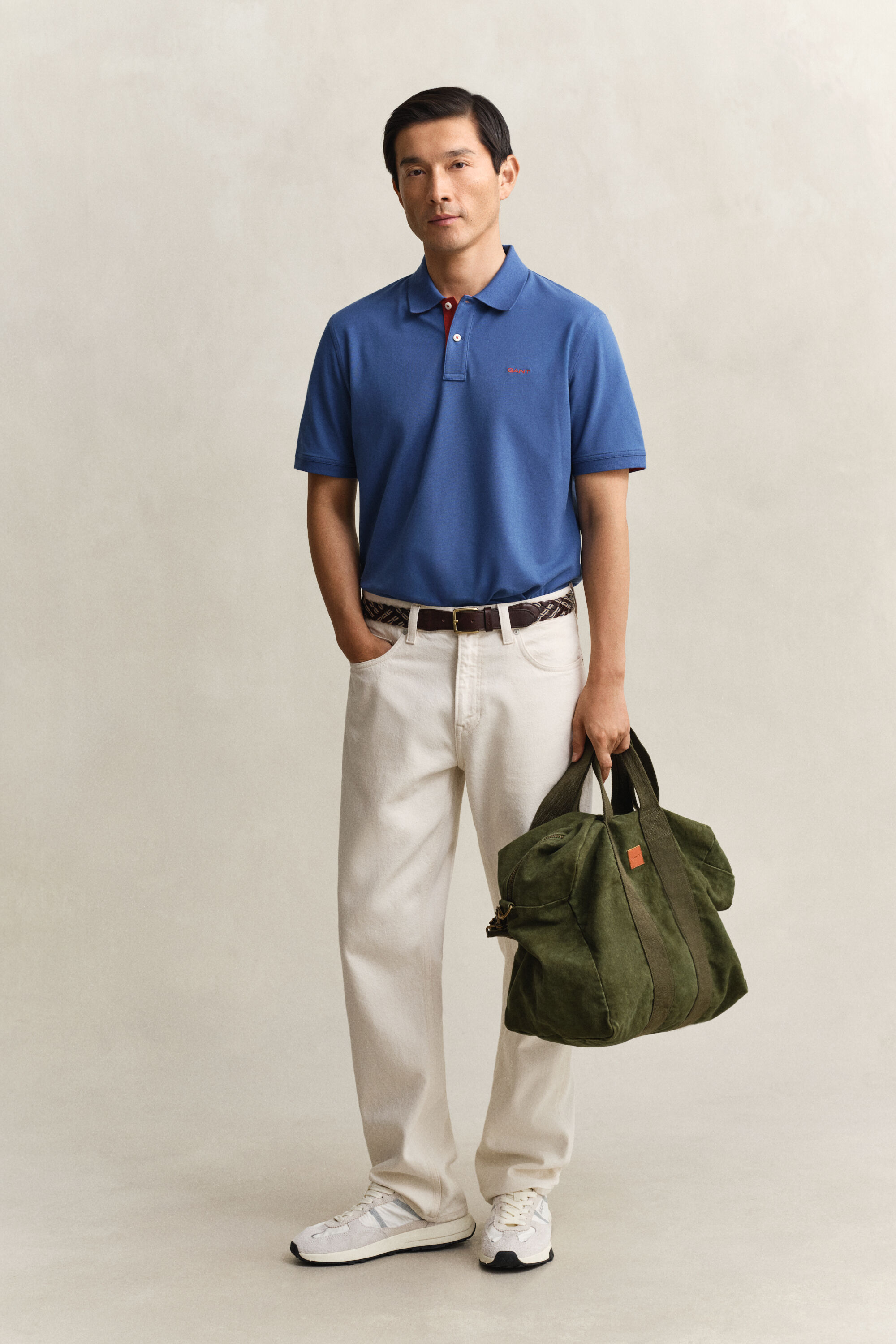 Kontrastivärinen pikeepaita