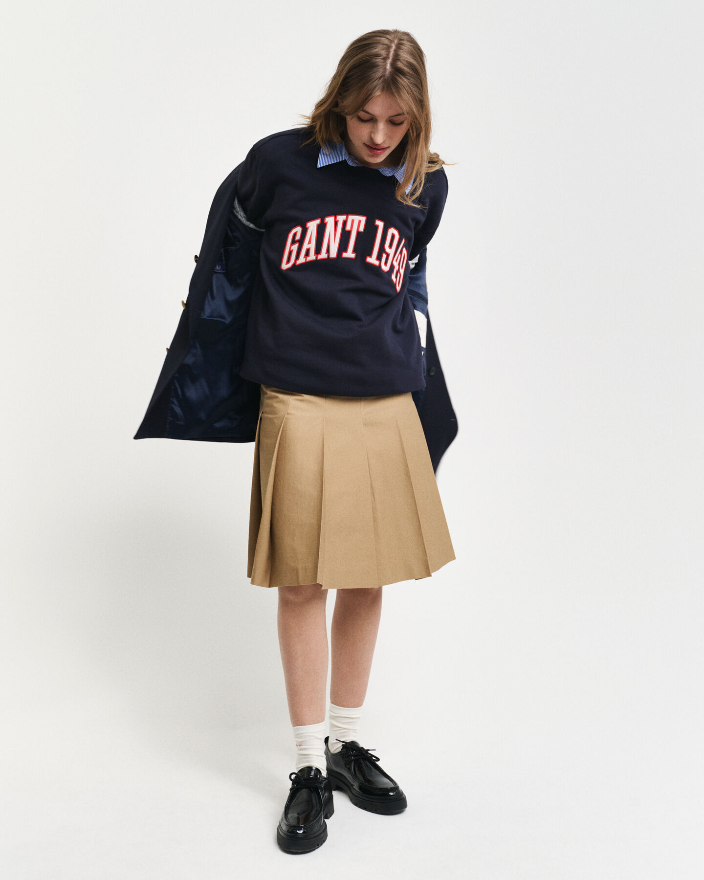 Collegepaita, moniv&auml;riset hihat ja py&ouml;re&auml; p&auml;&auml;ntie