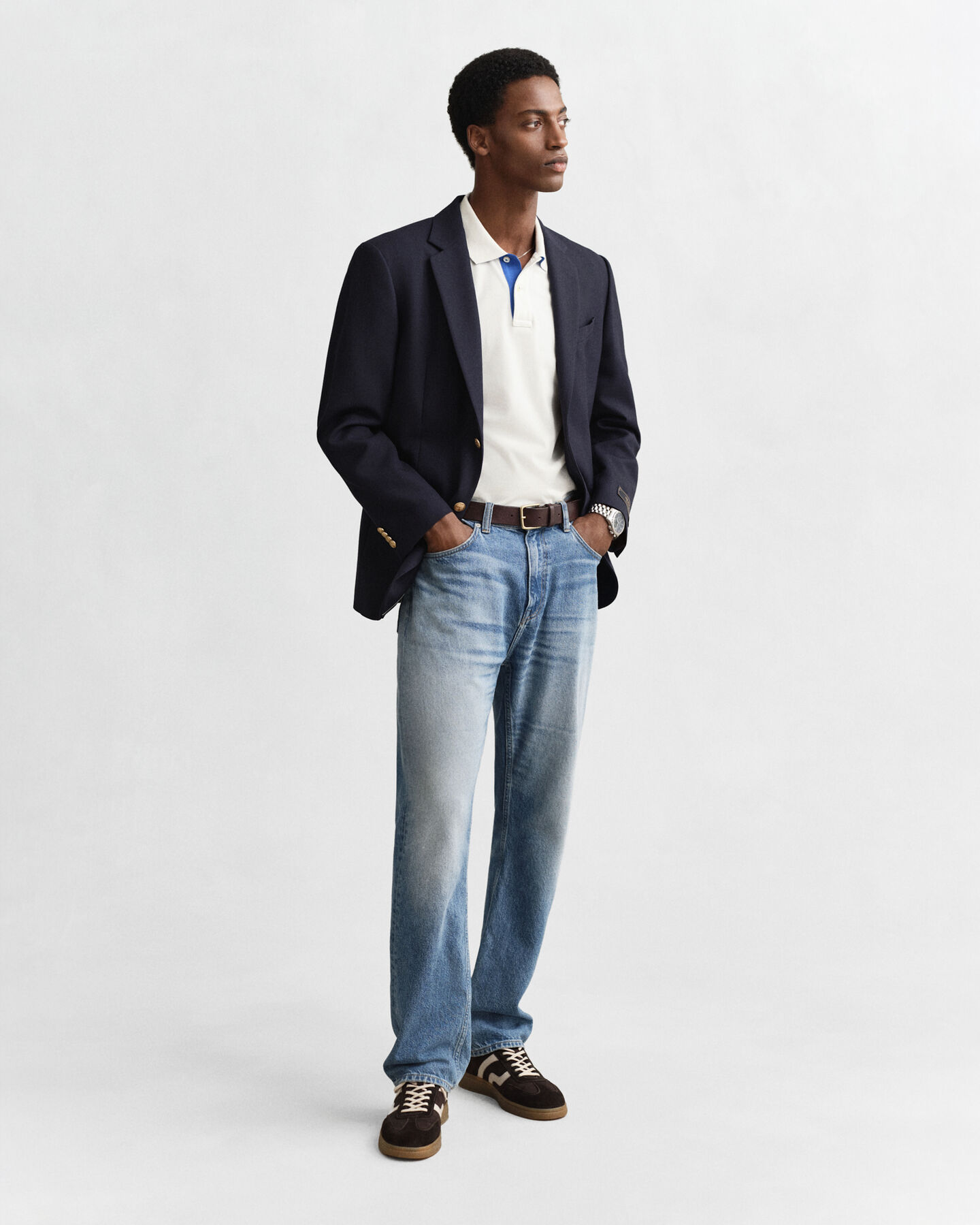 Kontrastivärinen pikeepaita