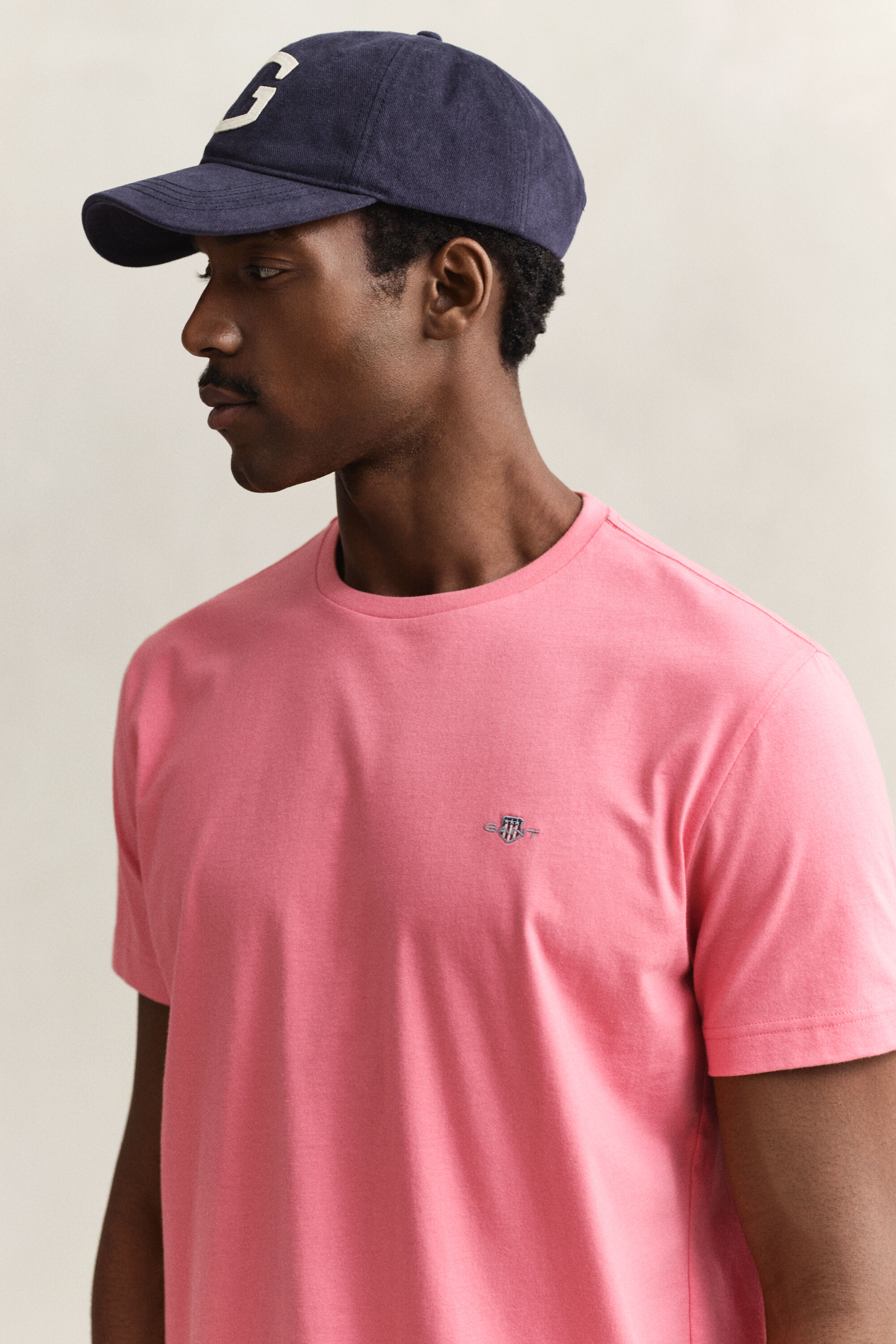 Regular fit ‑mitoitettu Shield-t‑paita