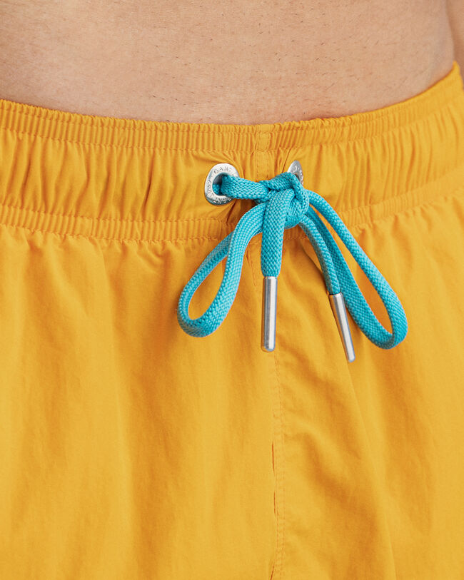 Classic fit ‑mitoitetut uimashortsit