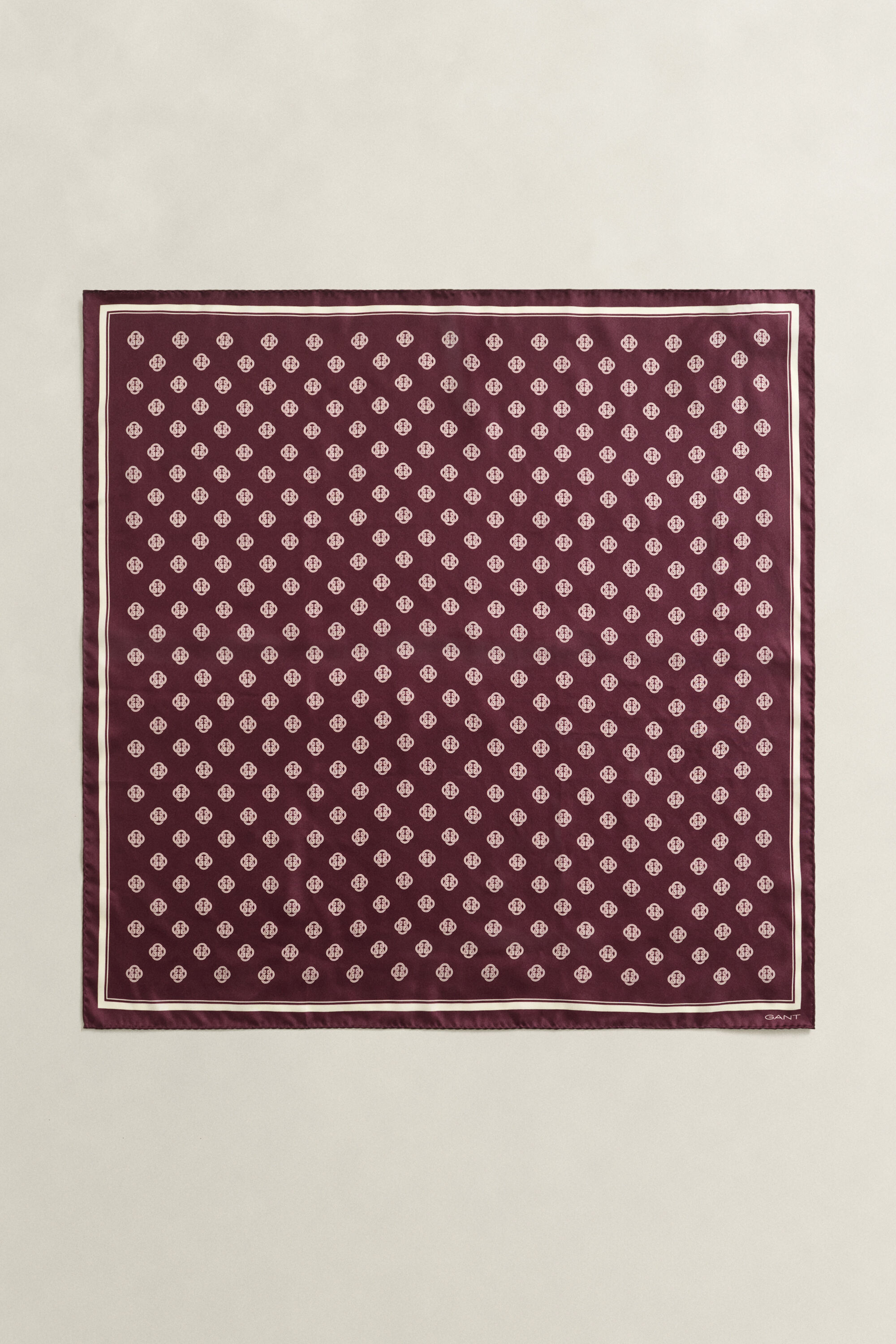 Monogrammi-silkkihuivi