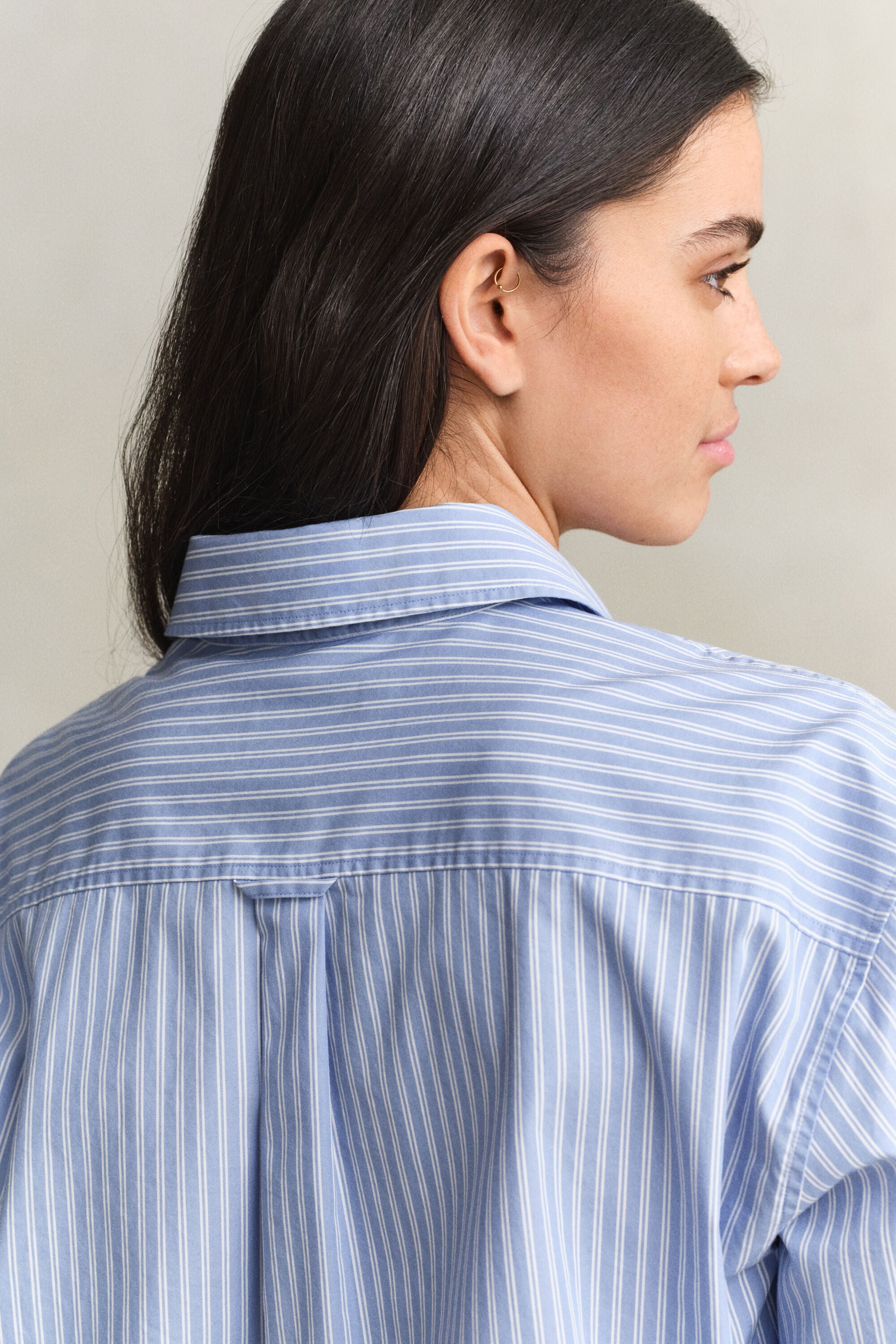 Relaxed fit ‑mitoitettu klassinen popliiniraitapaita