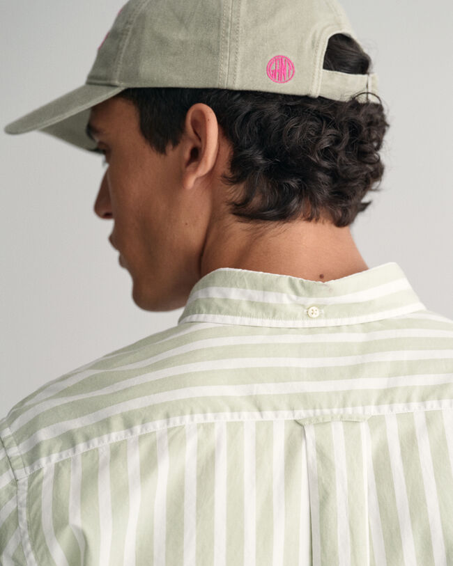 Regular&nbsp;fit ‑mitoitettu leve&auml;raitainen popliinipaita