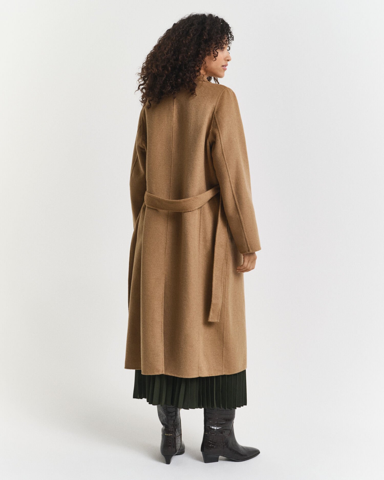 Käsin tikattu takki vyöllä