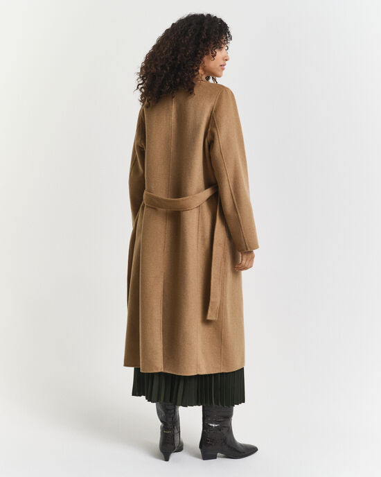 Käsin tikattu takki vyöllä