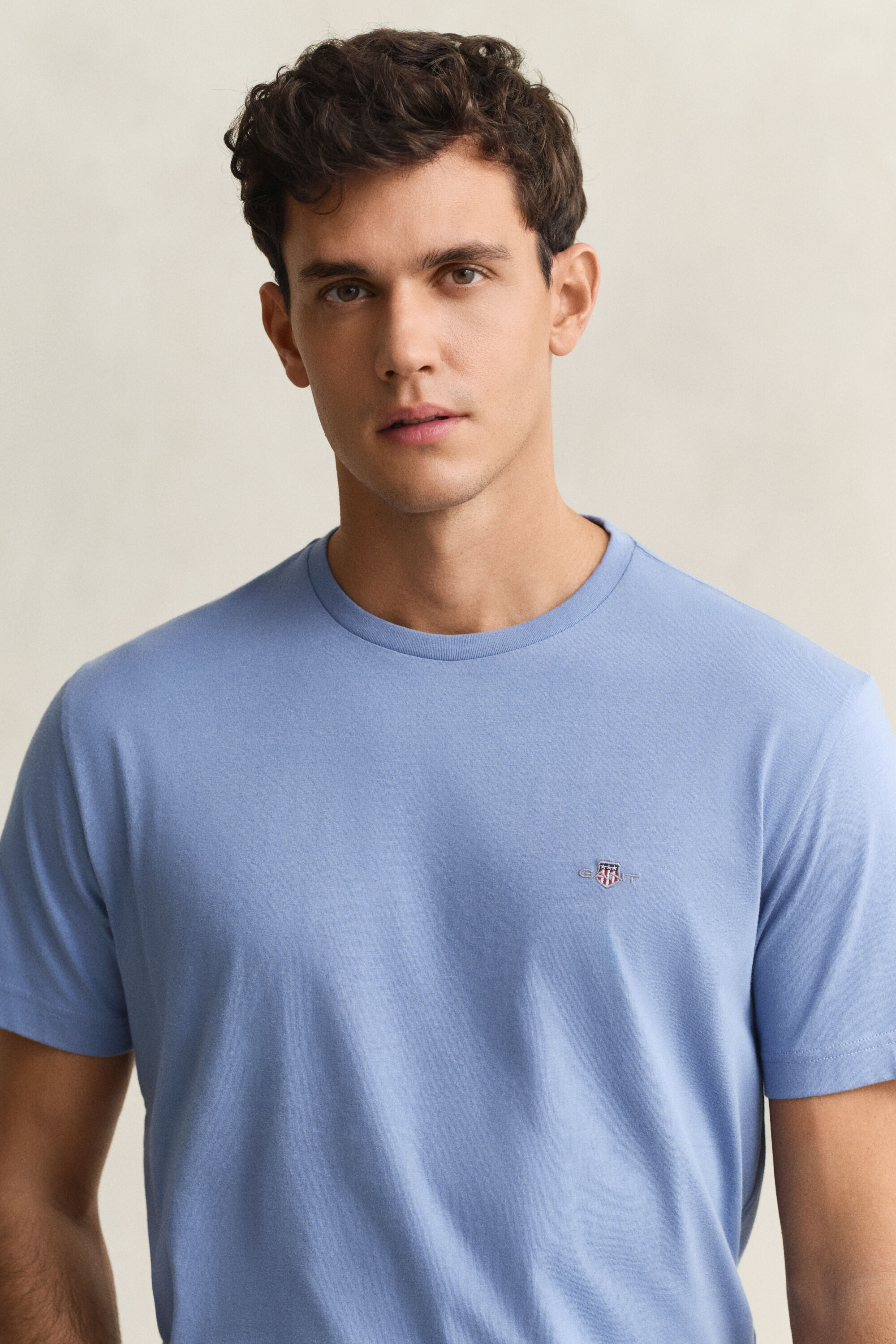 Regular fit ‑mitoitettu Shield-t‑paita