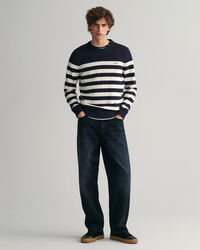 Breton Striped -neulepusero, jossa pyöreä pääntie