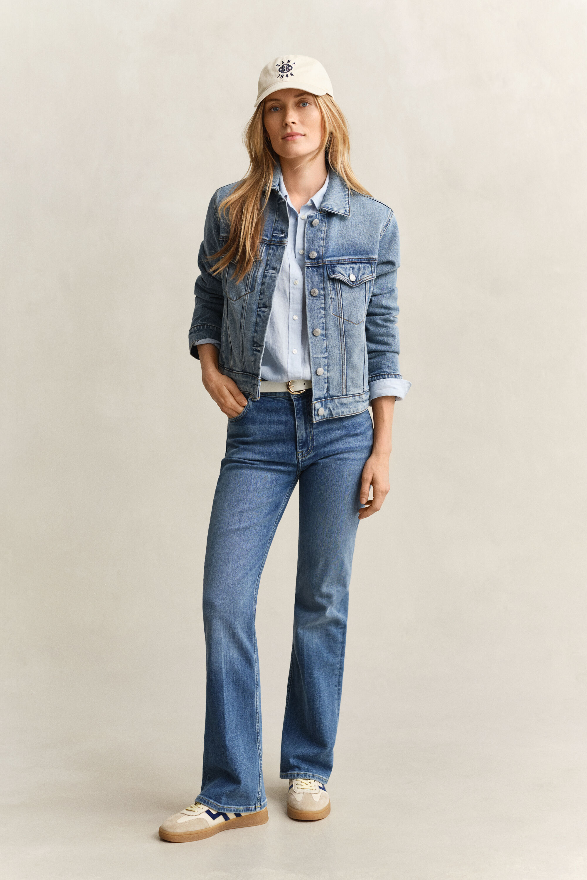 Regular fit ‑mitoitettu pellavapaita