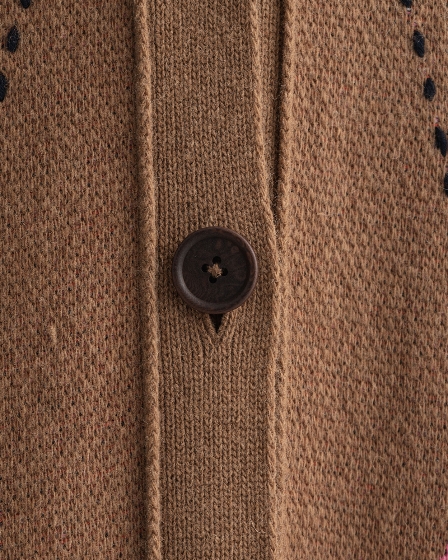 Pitk&auml; Argyle-neuletakki