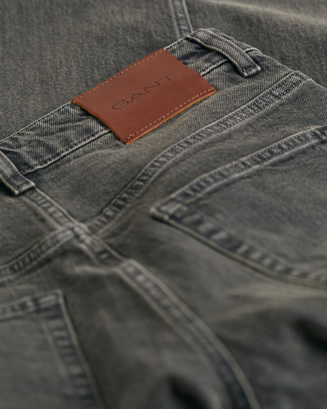 Vajaamittaiset suoralahkeiset farkut