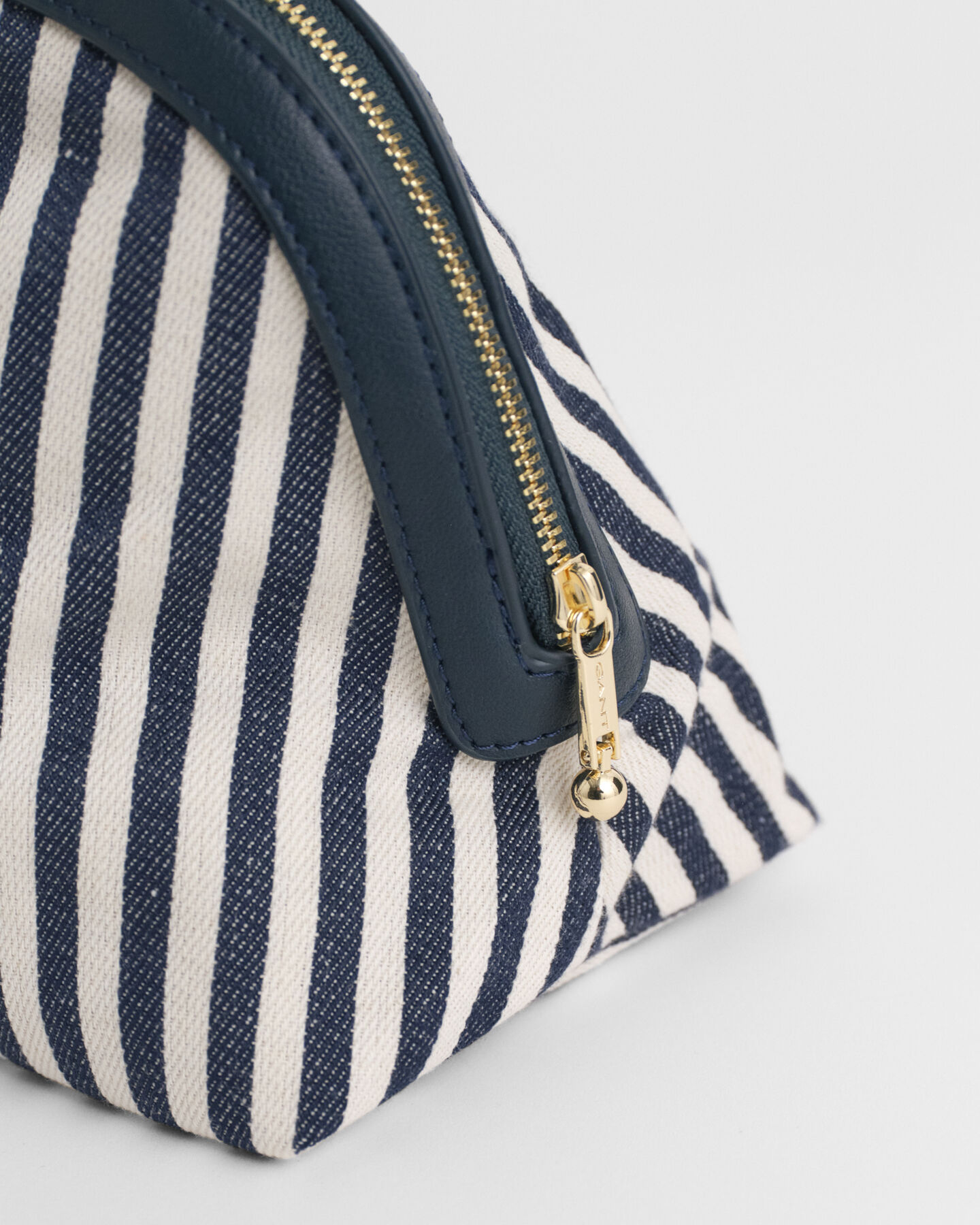 Raidallinen Hickory-toilettilaukku