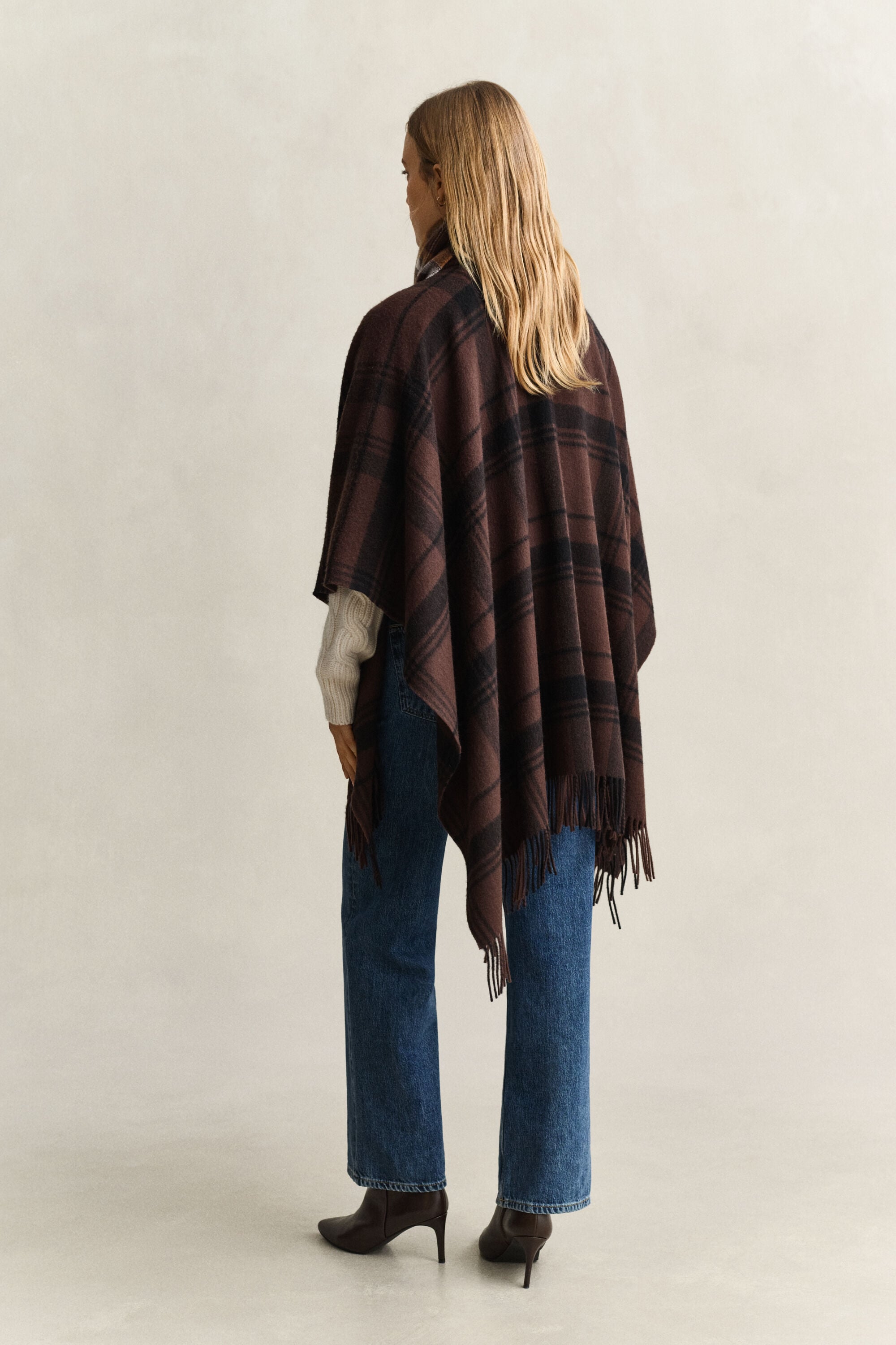 Ruudullinen villaponcho