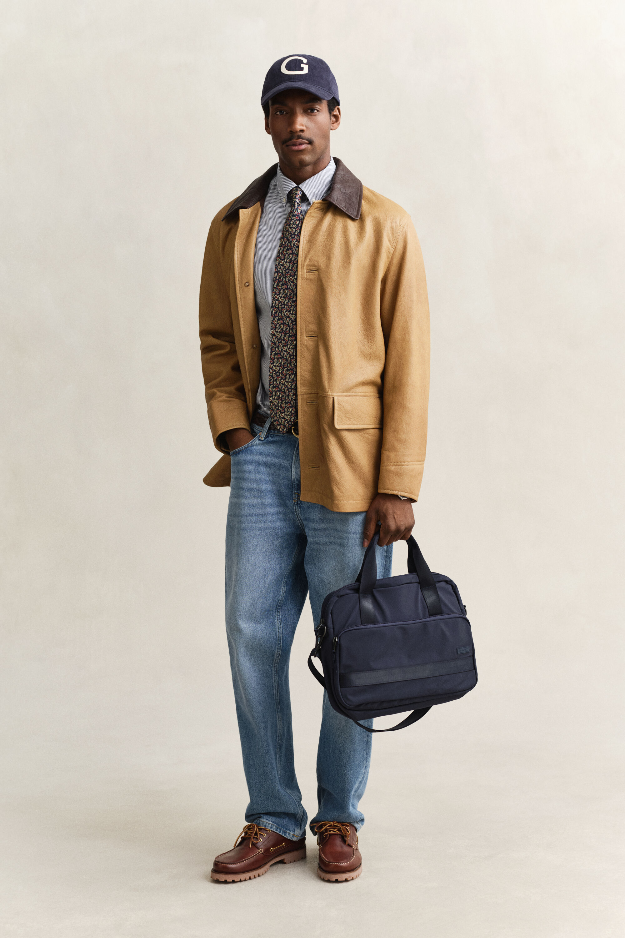 Essential-tietokonelaukku