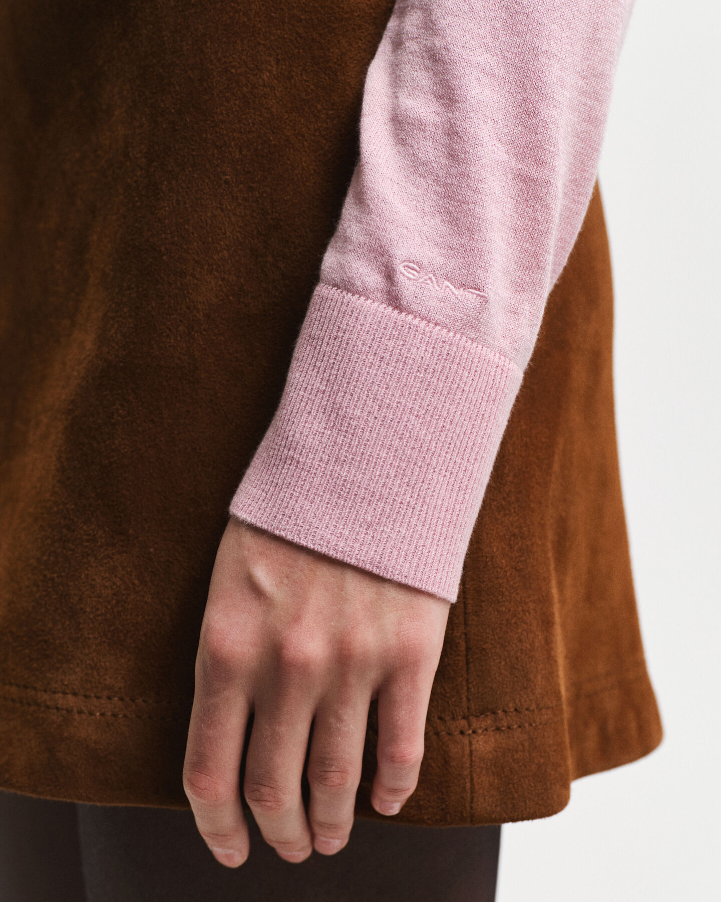 Ohut pyöreäkauluksellinen neulepusero