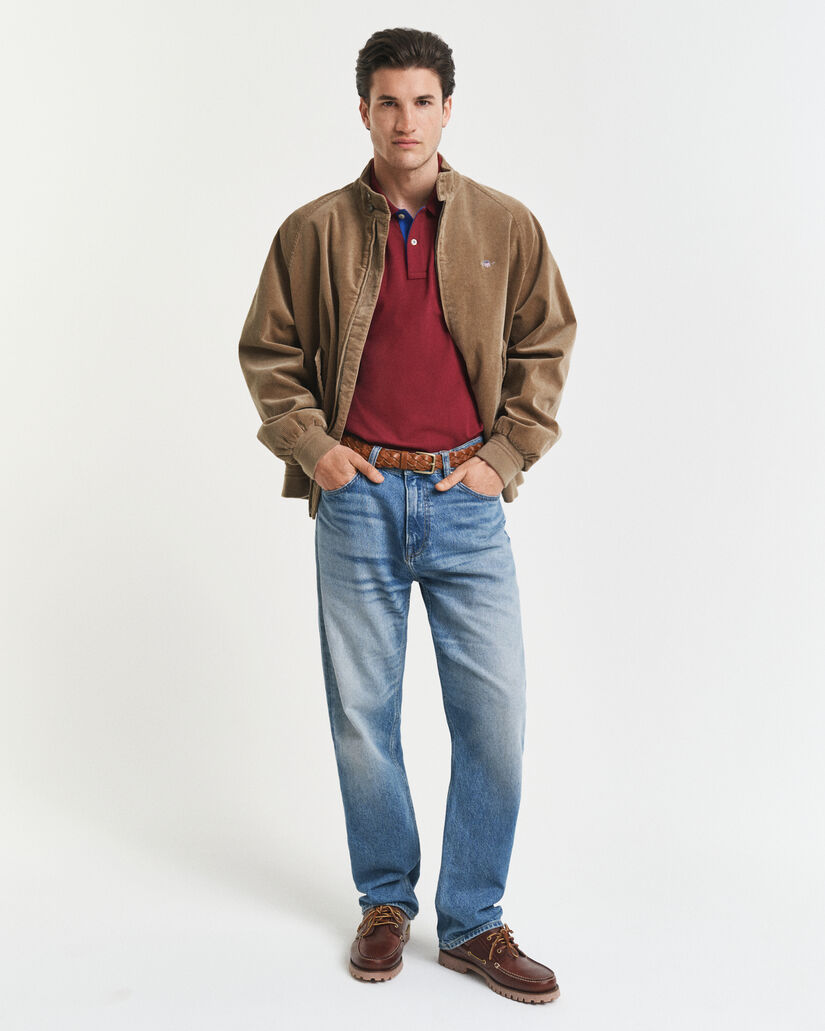 Kontrastivärinen pikeepaita