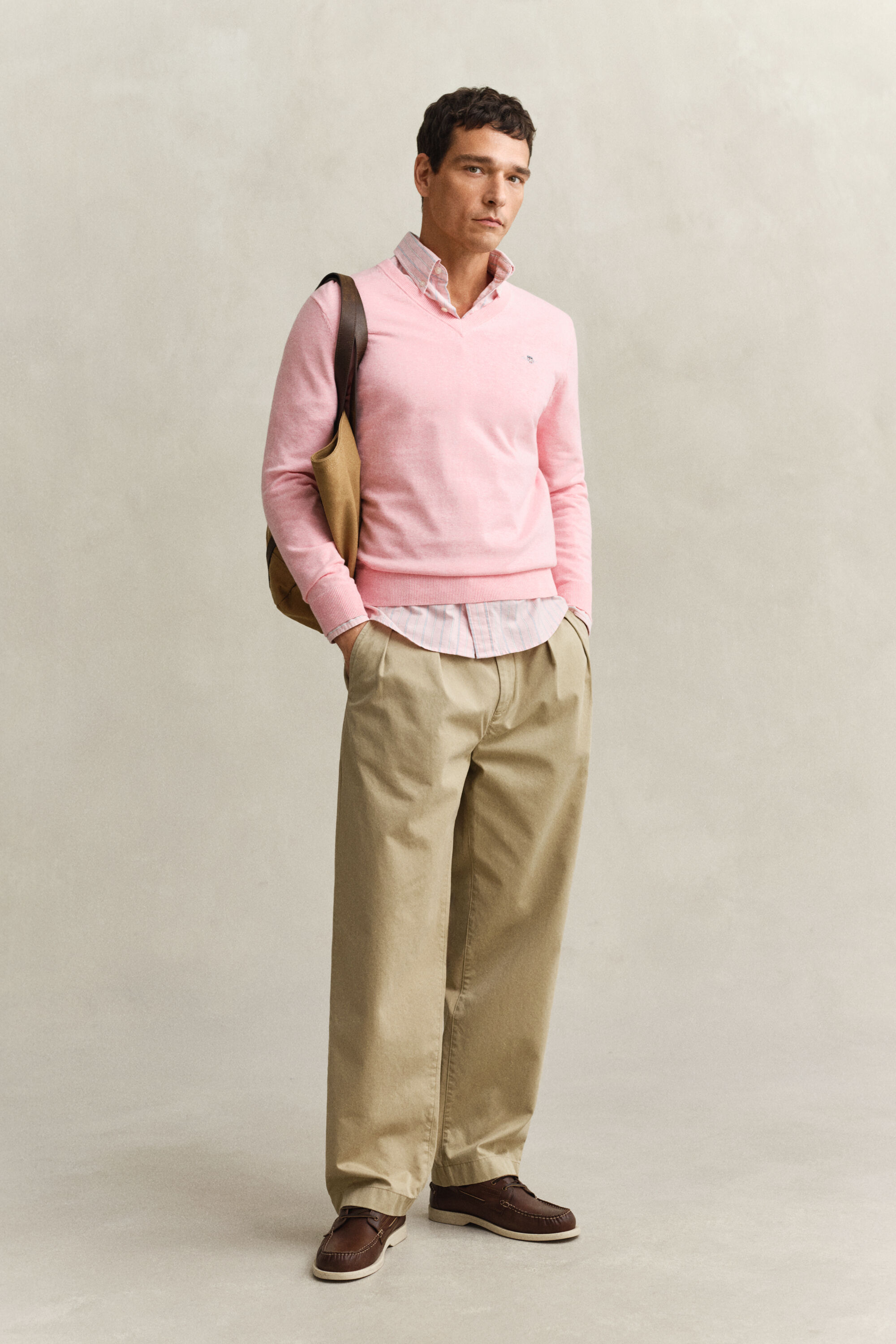 Klassinen puuvillaneulepusero, v-pääntie