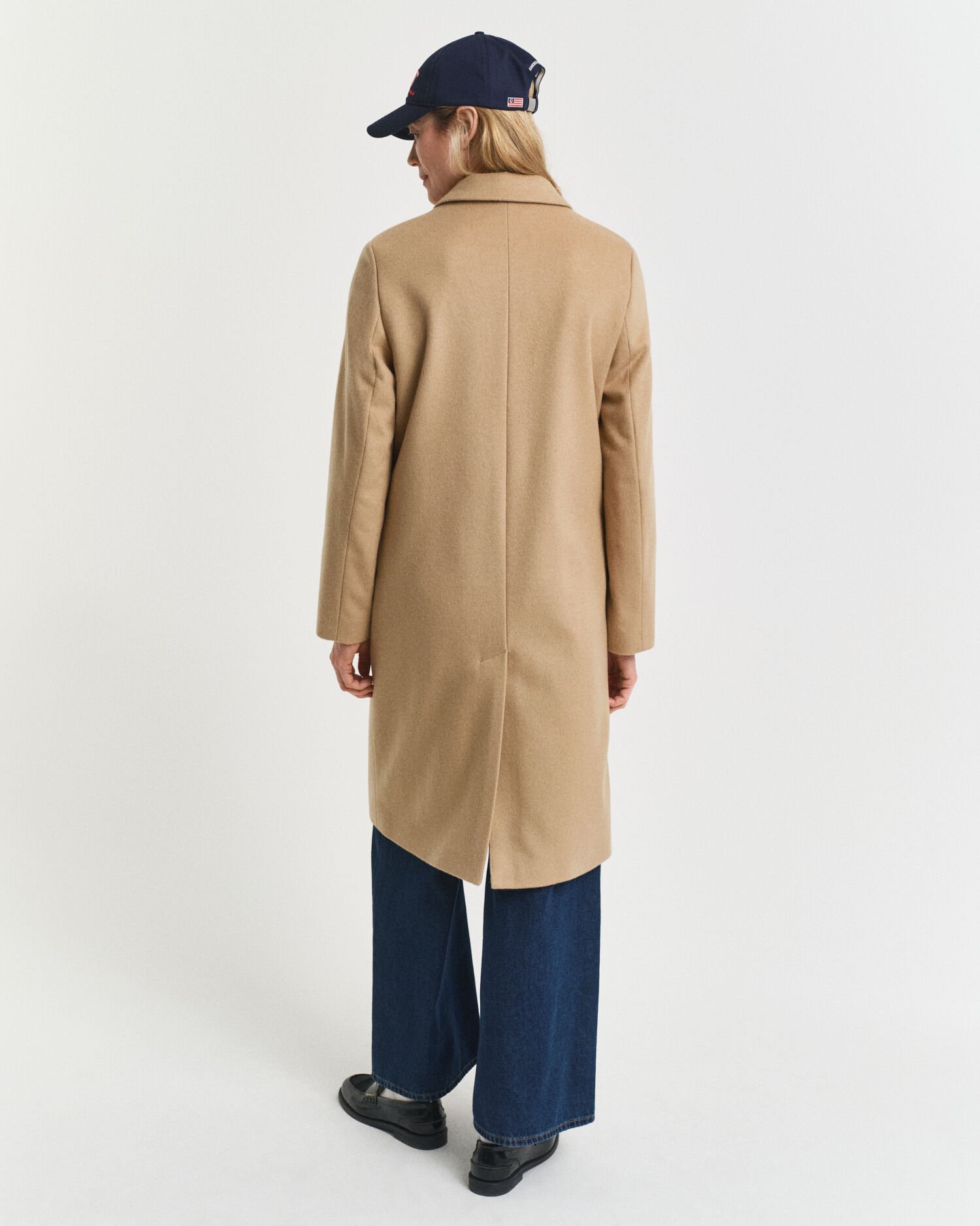 Klassinen hyvin istuva villasekoitetakki