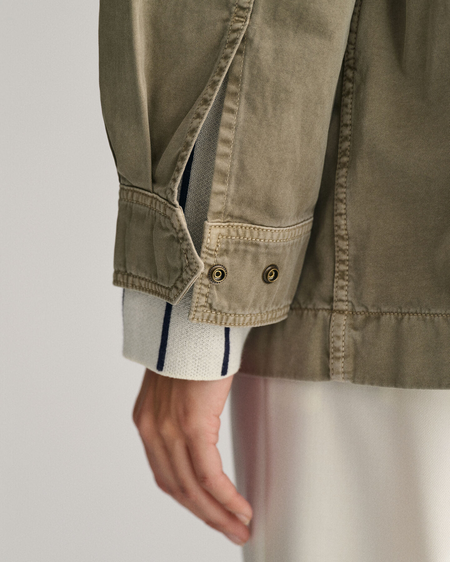 Valmiina värjätty armeijatakki