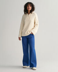 Kalanruotokuvioinen neulepusero, jossa vetoketjullinen pääntie