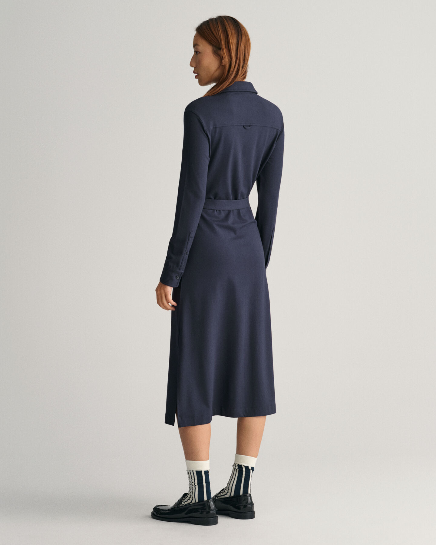 Slim&nbsp;fit ‑mitoitettu paitamekko jerseyneulosta