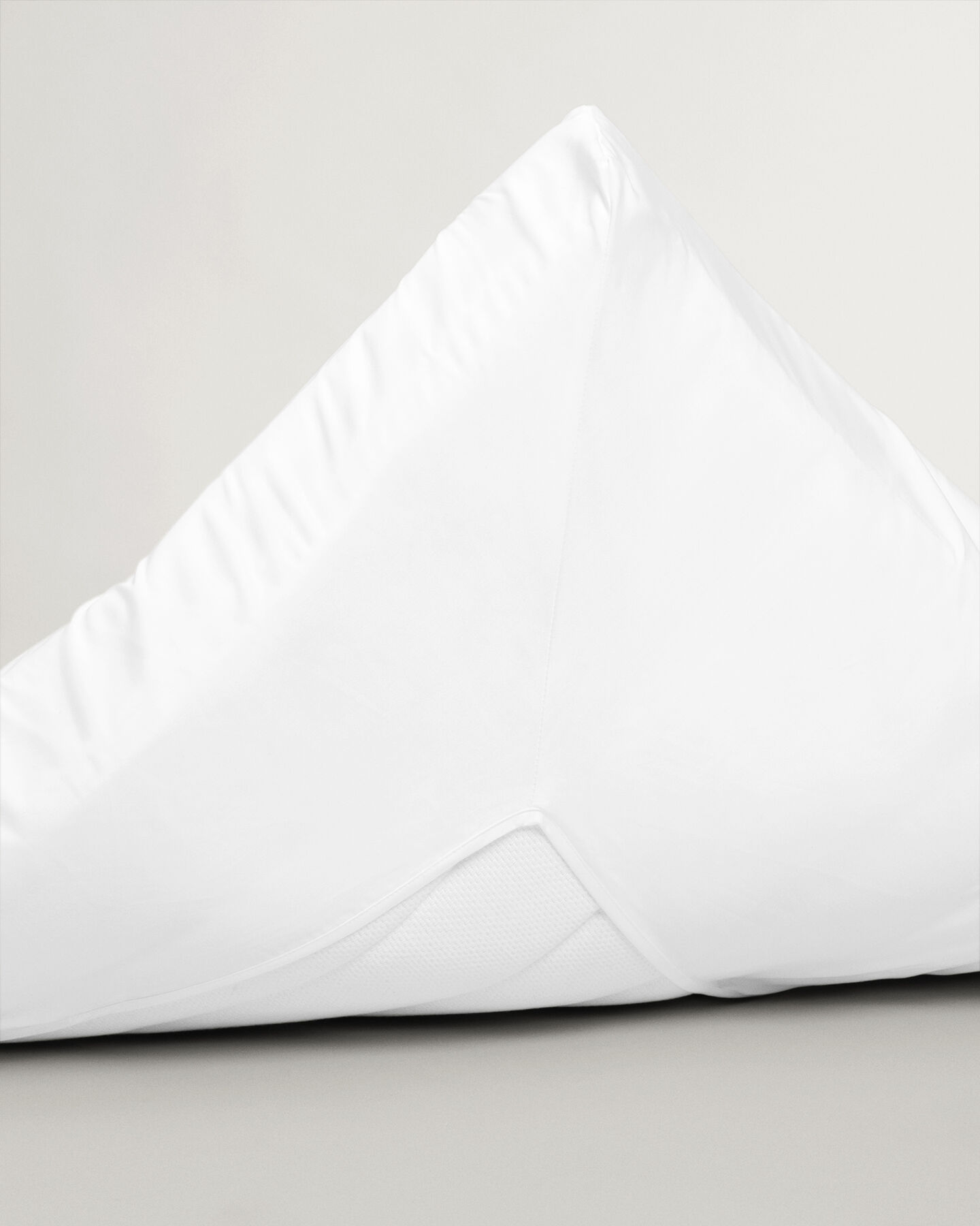 Sateen-kirjekuorilakana parivuoteeseen