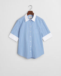 Regular fit ‑mitoitettu kontrastivärinen raitapaita