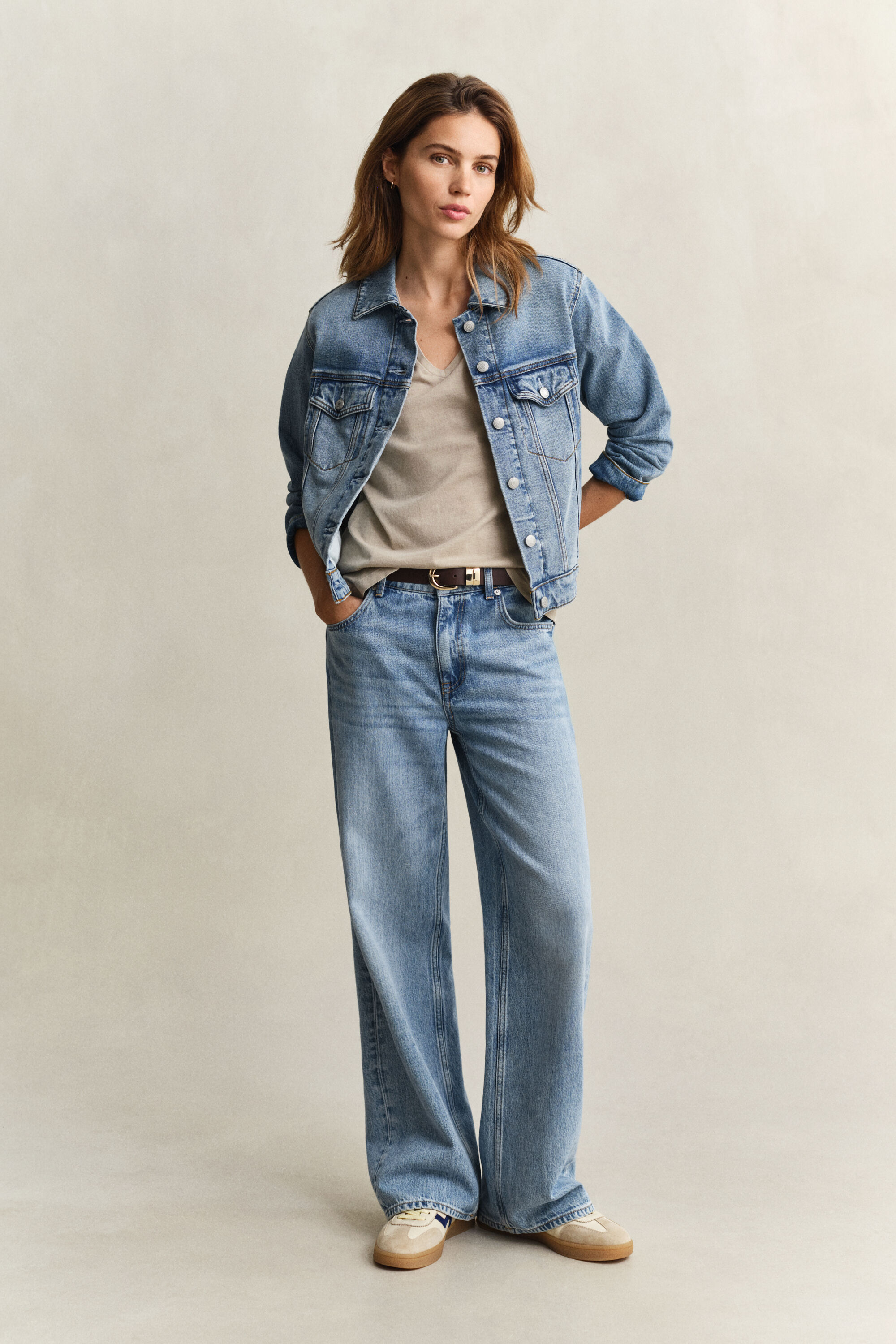 Pesukäsitelty Shield-t‑paita, v-pääntie