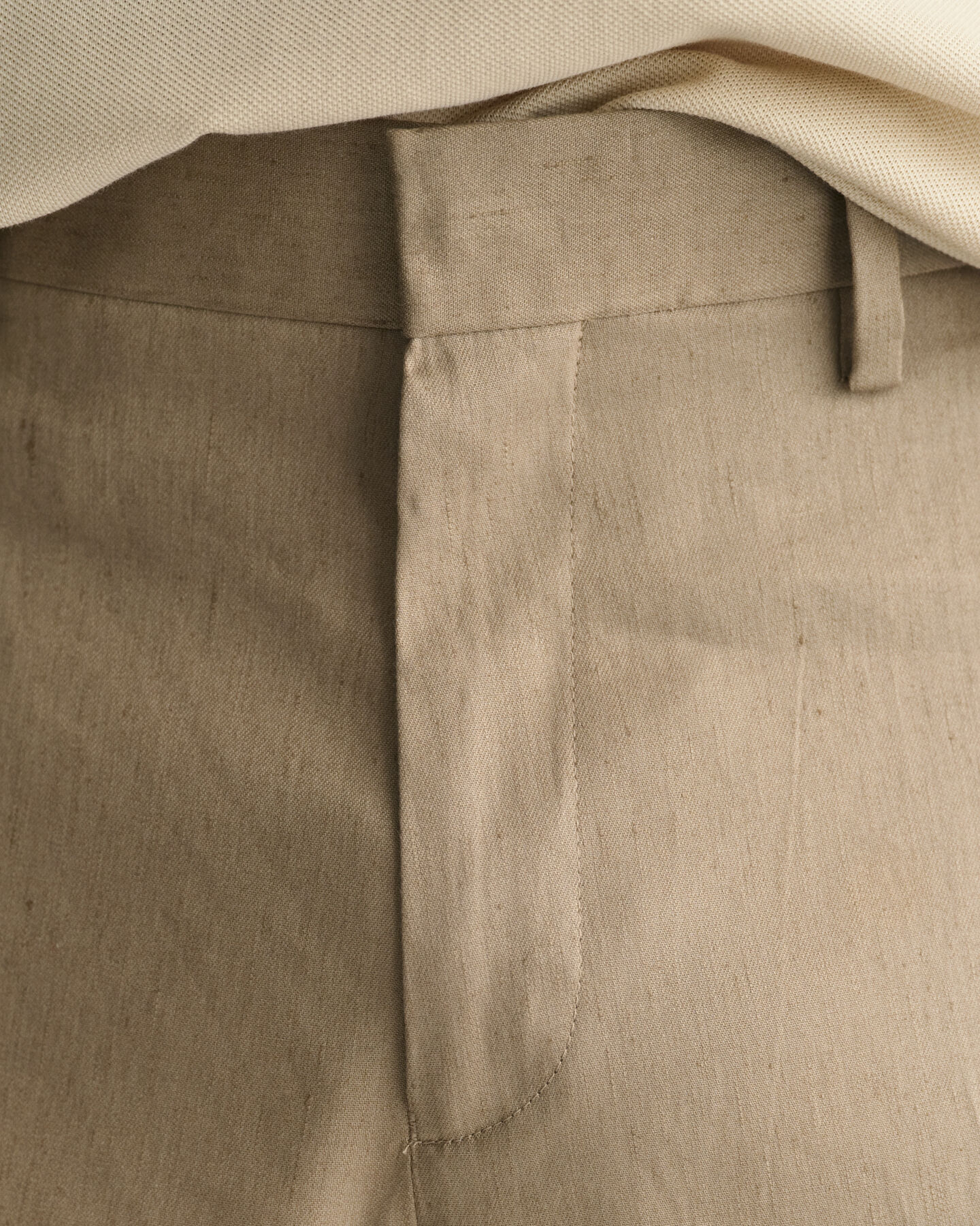 Slim&nbsp;fit ‑mitoitetut puuvilla-pellavaiset puvunhousut