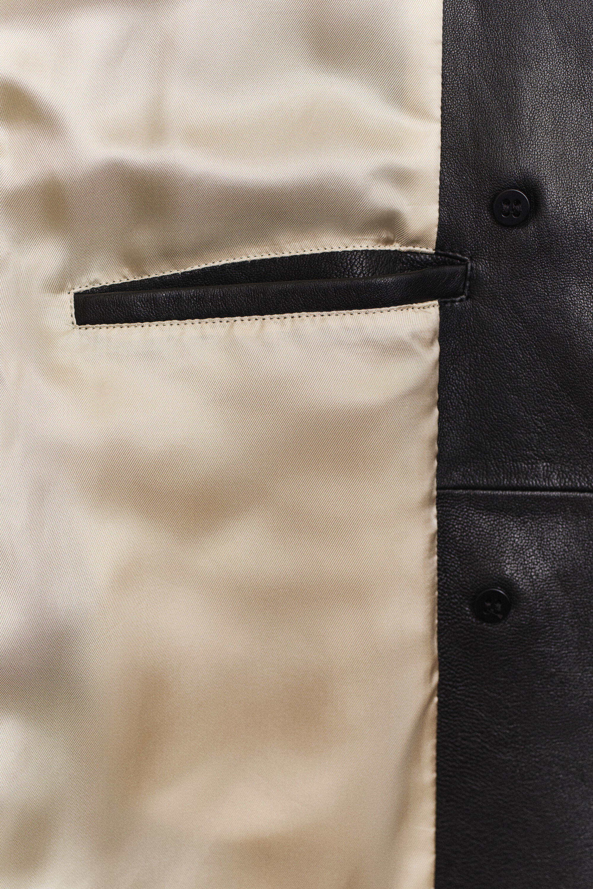 Lyhyt nahkainen trenssitakki