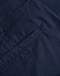 Relaxed fit ‑mitoitetut kevyet chinot