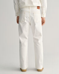 Loose fit ‑mitoitetut valkoiset farkut