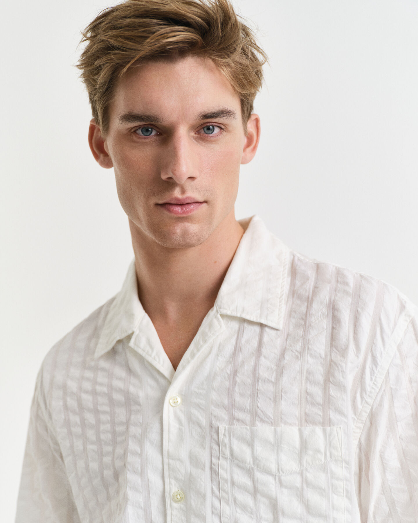 Relaxed fit ‑mitoitettu lyhythihainen seersucker-paita