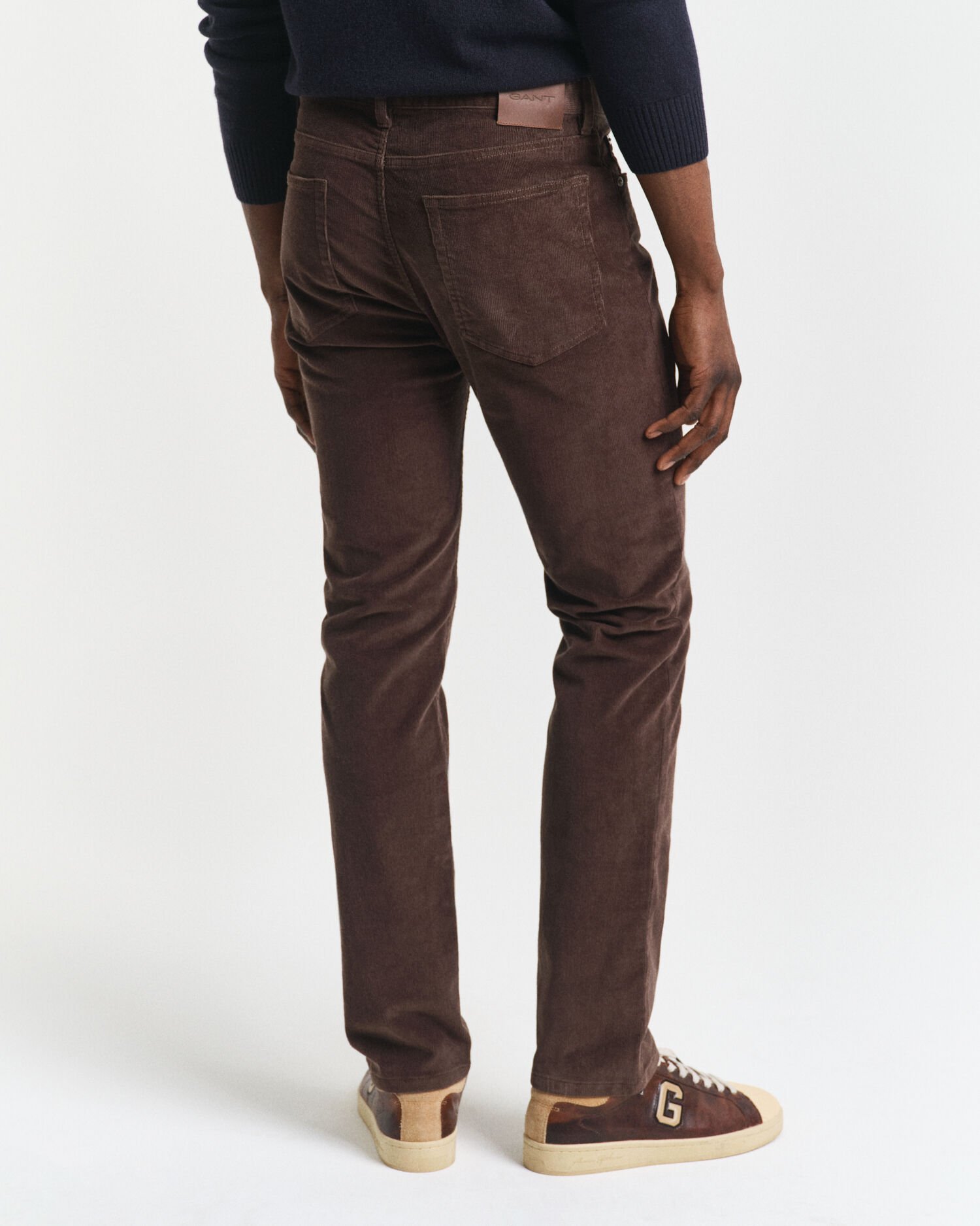 Regular fit ‑mitoitetut vakosamettifarkut