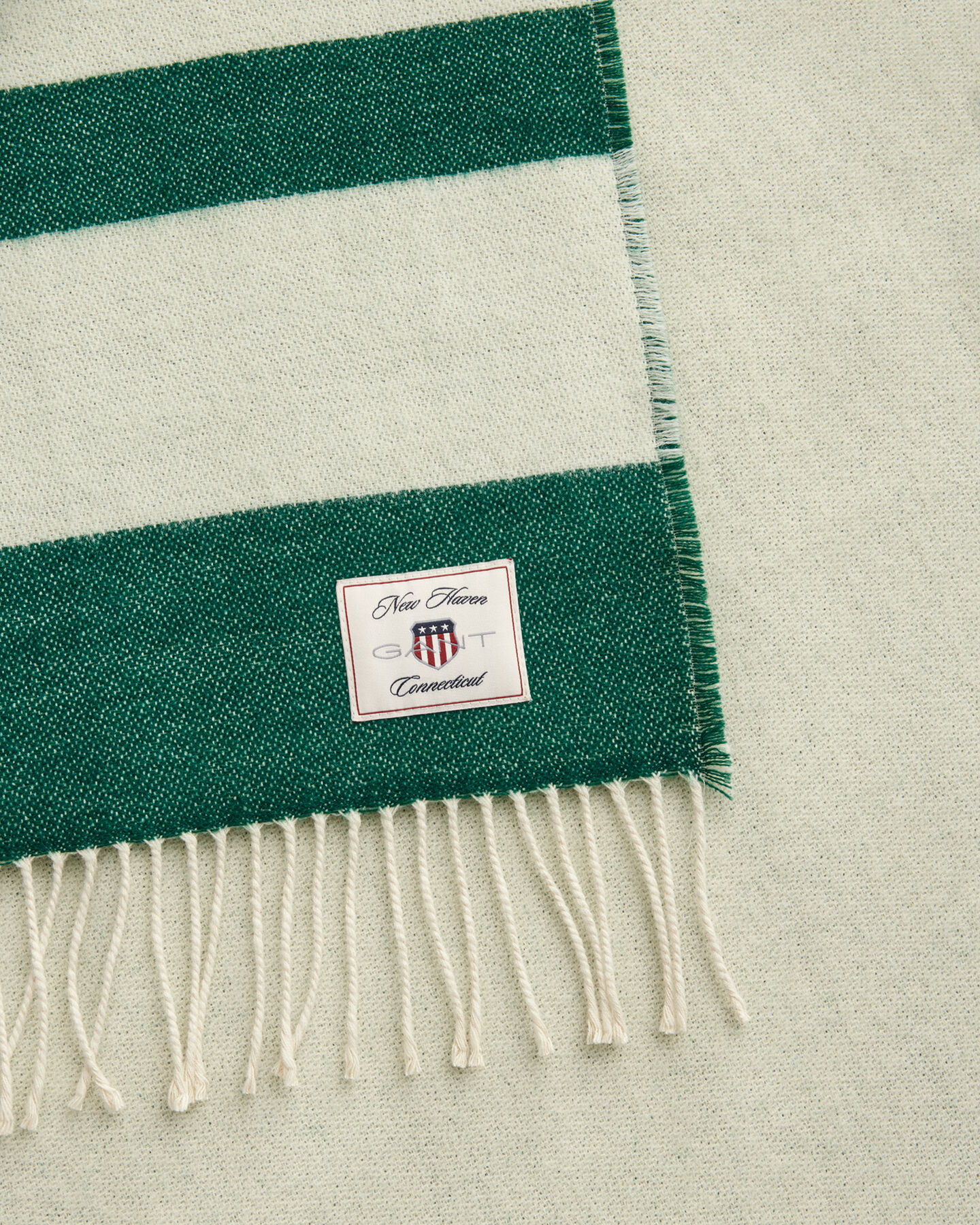 Raidallinen villainen torkkupeitto