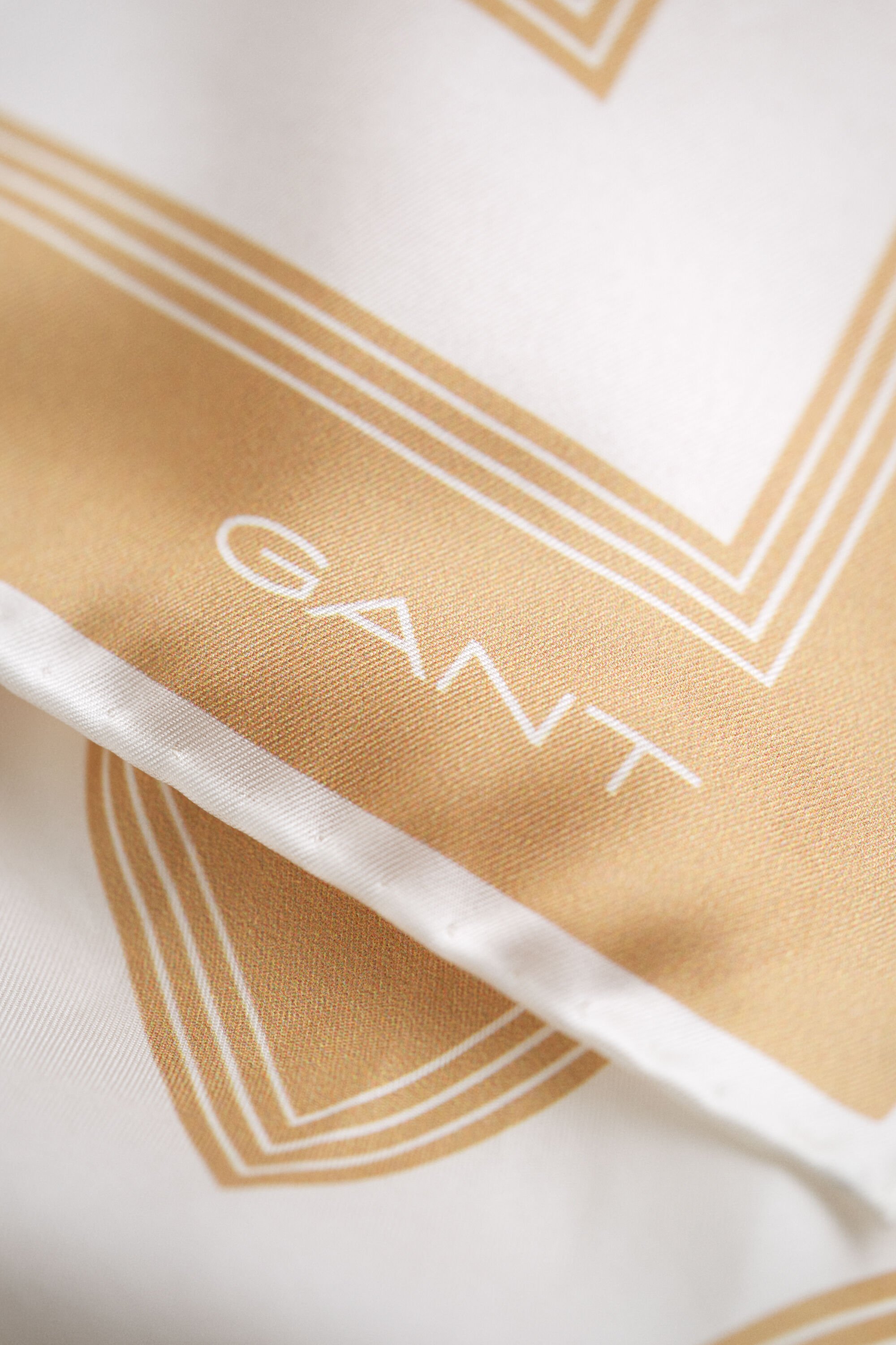 Monogrammi-silkkihuivi