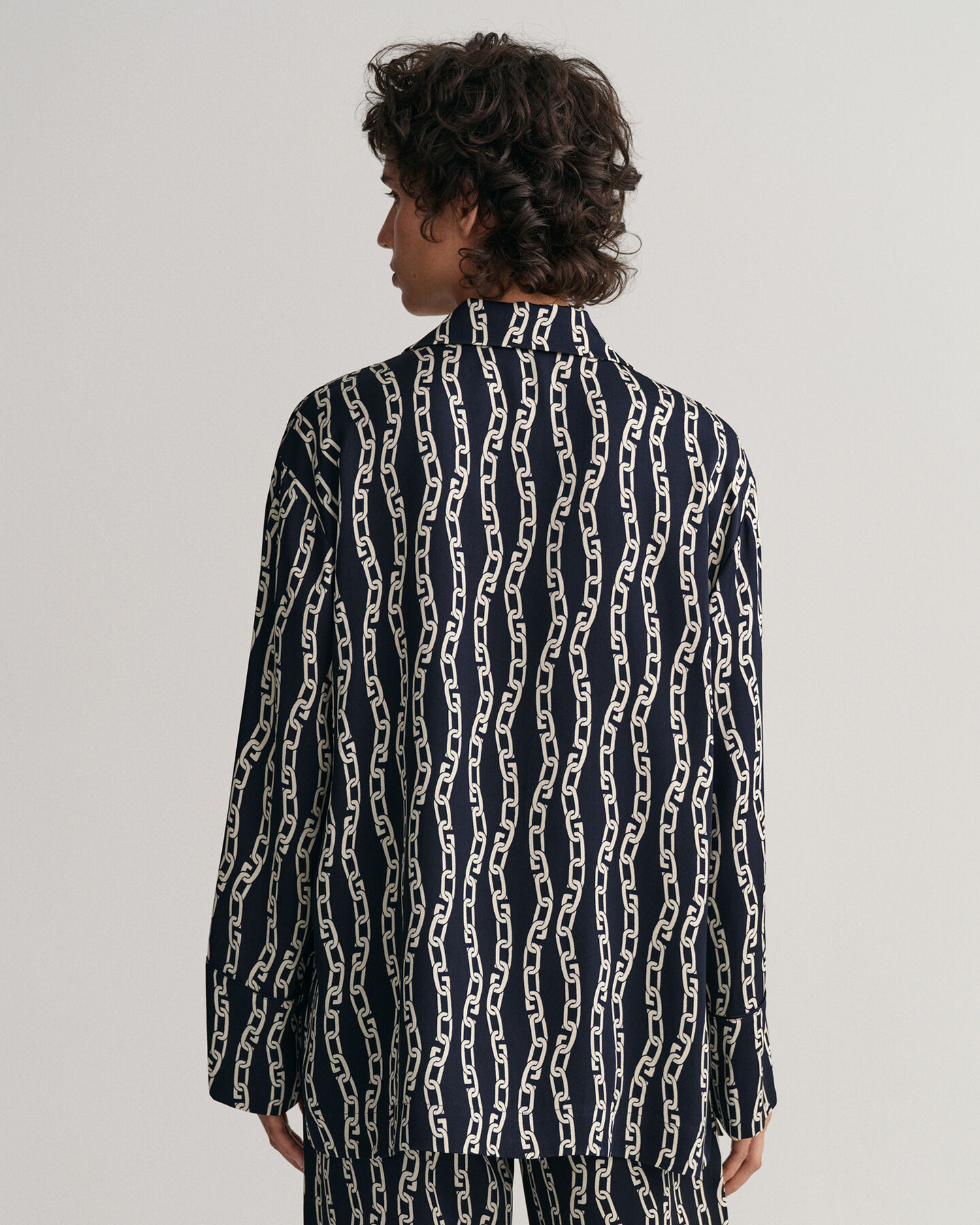 Relaxed fit ‑mitoitettu printtikuvioitu Chain-pyjamapaita