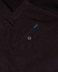 Huippumukavat slim fit ‑mitoitetut Hallden-chinot