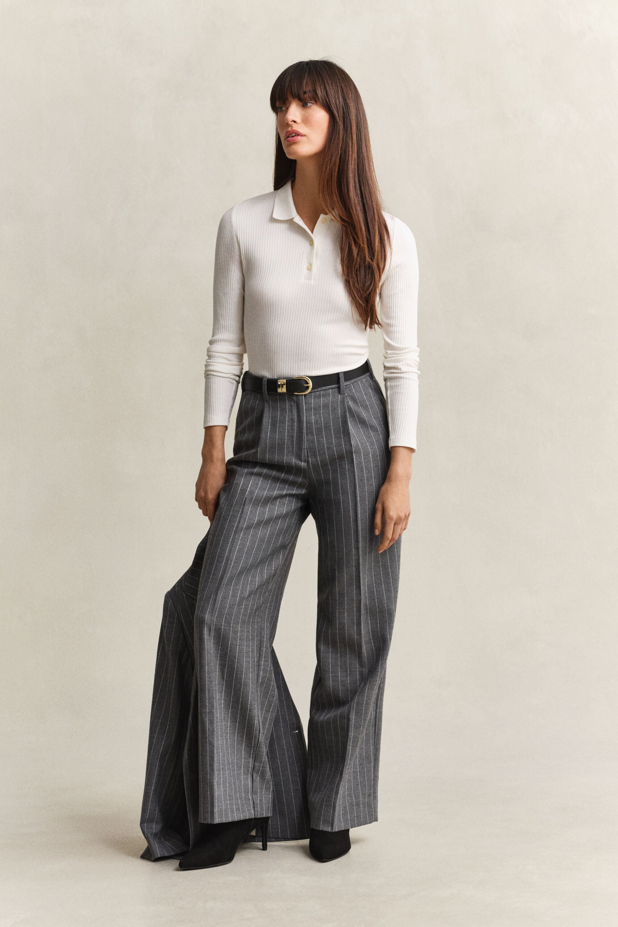 Slim fit -mitoitettu joustinneulottu pikeepaita