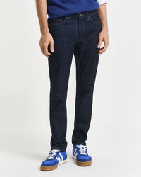 Slim fit ‑mitoitetut farkut