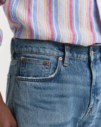 Straight fit ‑mitoitetut farkut