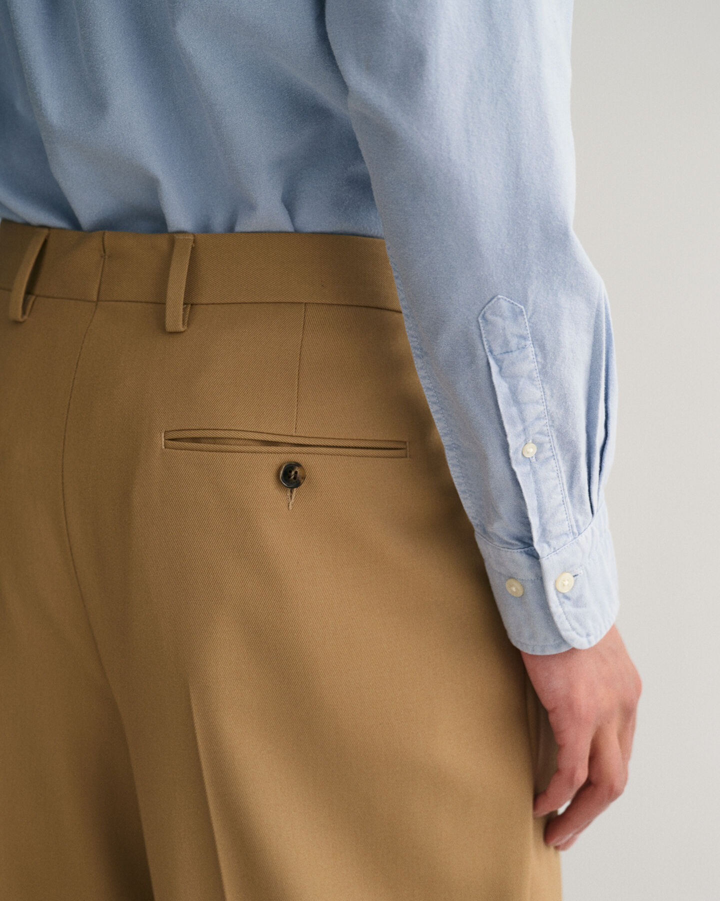 Regular&nbsp;fit ‑mitoitettu paita harjatusta oxford-kankaasta