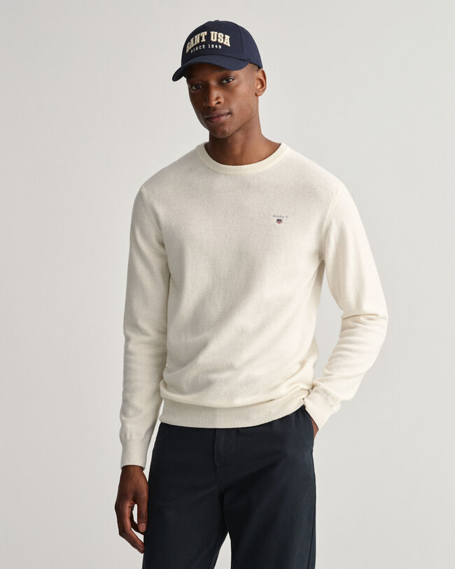 Neulepusero eritt&auml;in hienoa lampaanvillaa, py&ouml;re&auml; p&auml;&auml;ntie