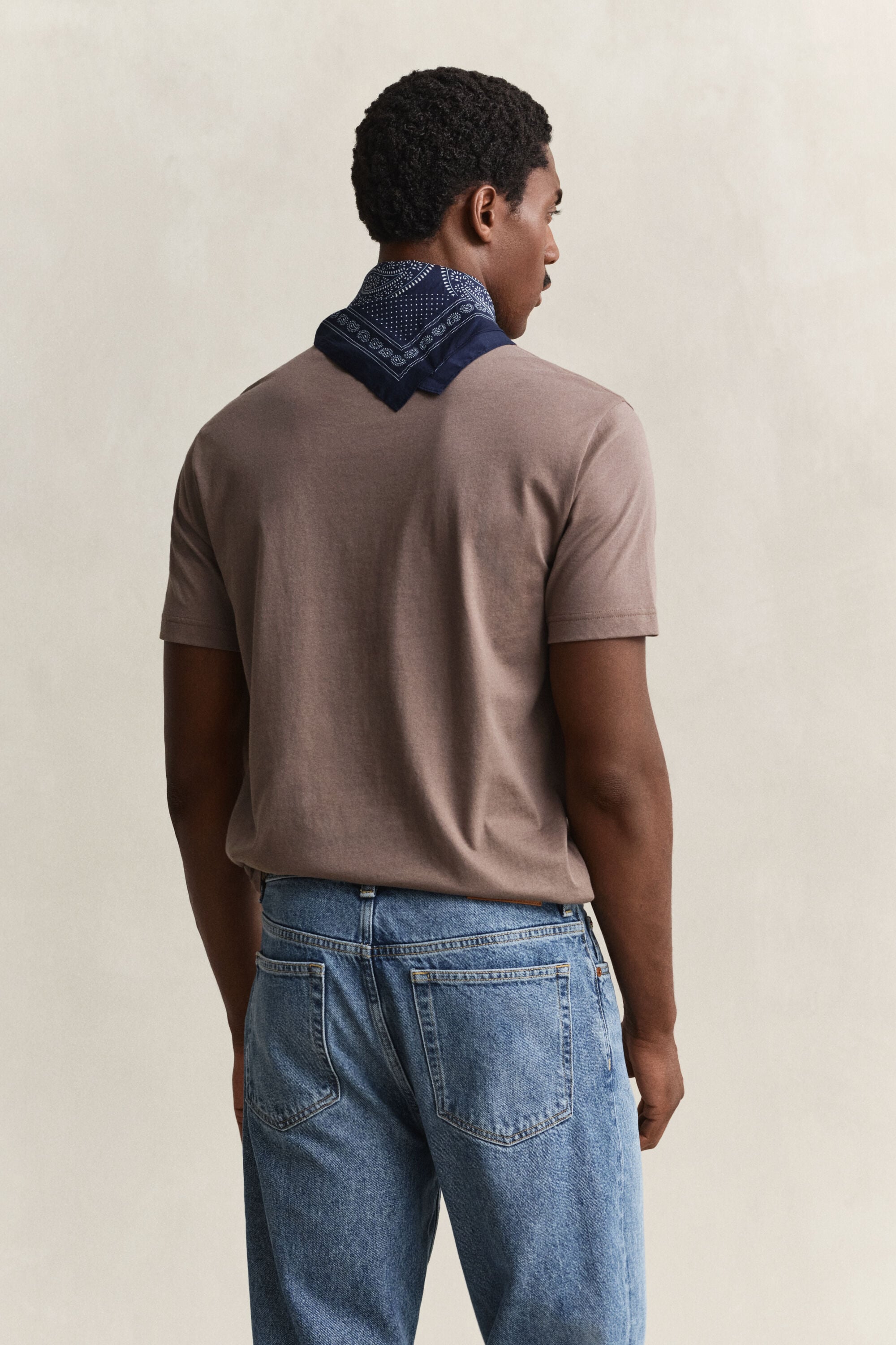 Regular fit ‑mitoitettu Shield-t‑paita